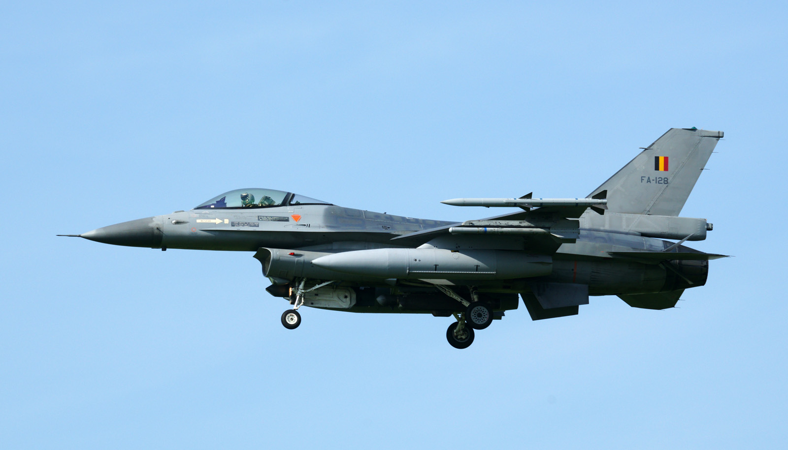 Belgian F-16 Fighter Destroyed After Explosion at Florennes Air Base – AVIATIONNEWS.EU1600 x 915