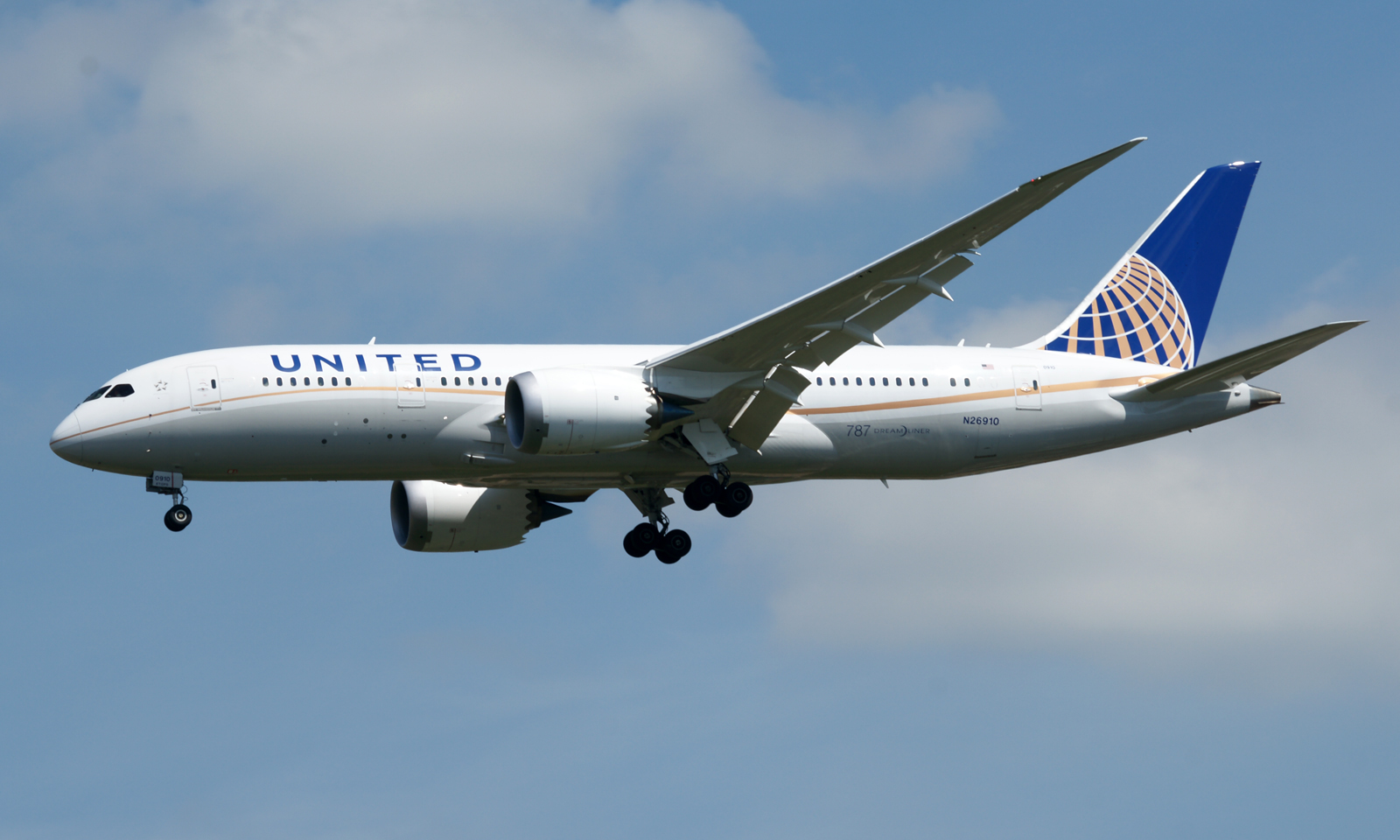 Boeing 787-8 N26910 United Airlines Aviation News International 