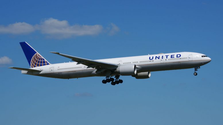 Boeing 777-322/ER N2243U United Airlines