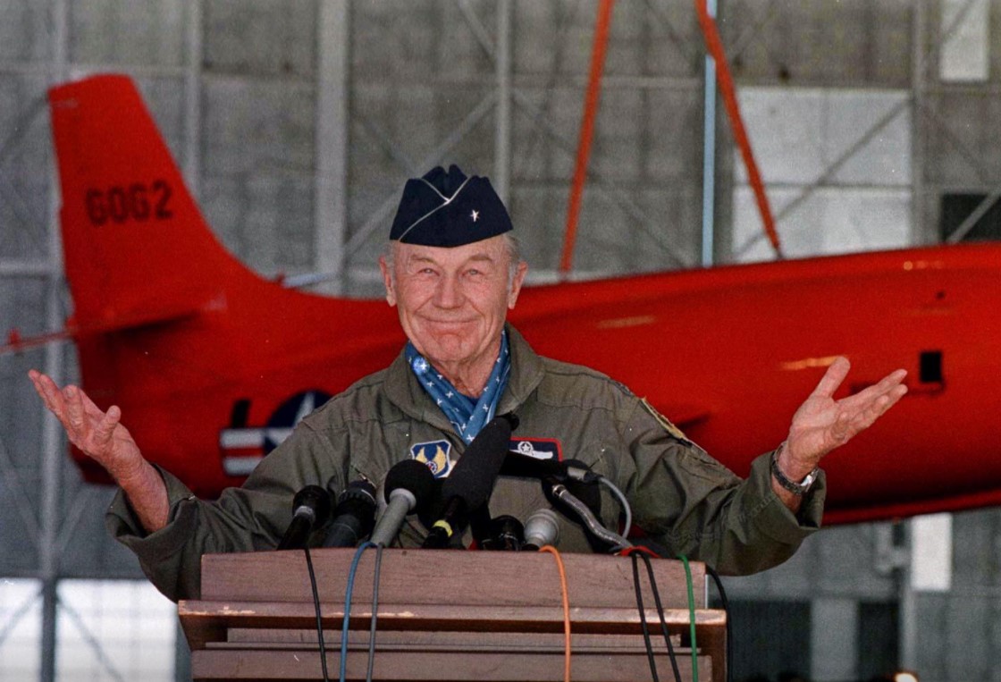 Gen Chuck Yeager, ‘Right Stuff’ Test Pilot Who Broke Sound Barrier ...