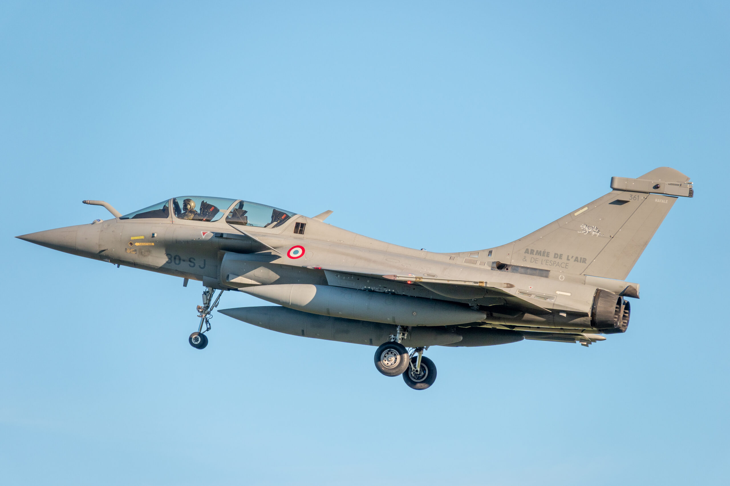 France to Begin Training Ukrainian Pilots on Advanced Rafale Fighter ...