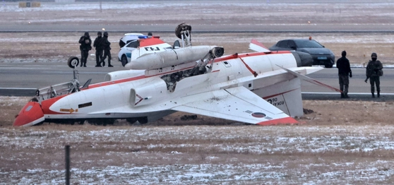 South Korean Air Force T-50 advanced trainer aircraft overturned after an emergency landing at Gwangju Air Base