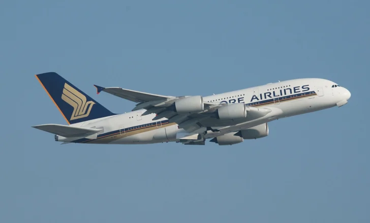 Airbus A380-841 9V-SKT Singapore Airlines