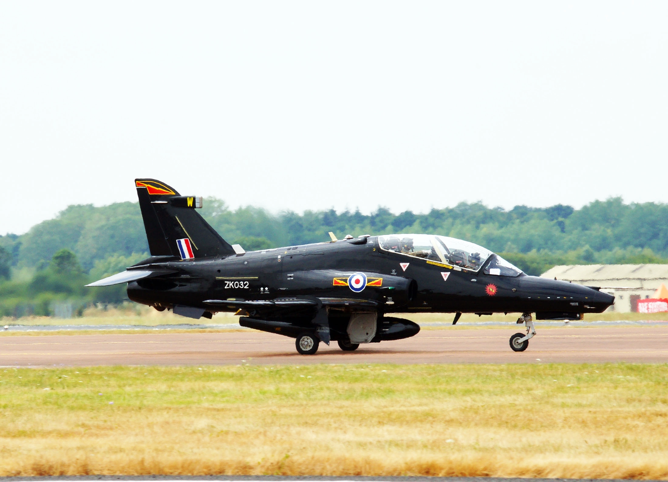 Investigation Reveals Missing Fuel Cap Led to Explosive RAF Hawk T.2 ...